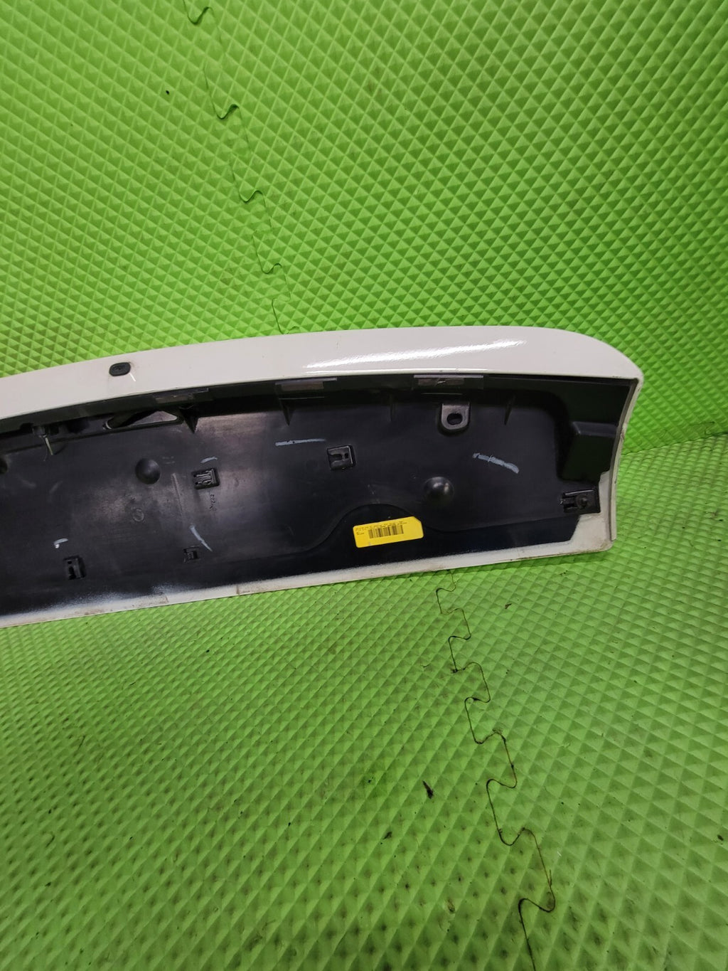 11-20 Dodge Grand Caravan Rear Upper Hatch Spoiler Wing Mount Break Light White