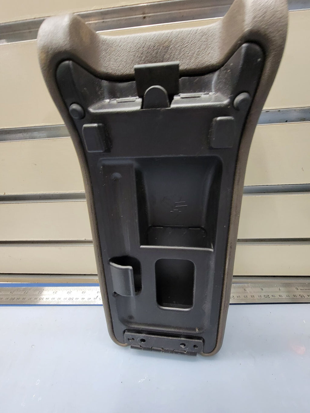 🔥01-05 SEBRING STRATUS Center Console Lid Armrest Storage Top Assembly DK TAN