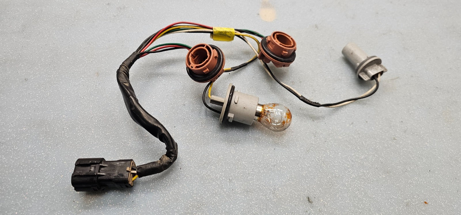 🔥2006-2012 KIA SEDONA TAIL LIGHT BREAK LIGHT ASSEMBLY BULB SOCKET HARNESS