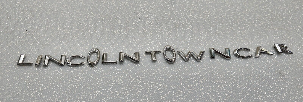 🔥03-11 LINCOLN TOWN CAR GATE LID EMBLEM BADGE SYMBOL LETTERS NAME PLATE SCRIPT