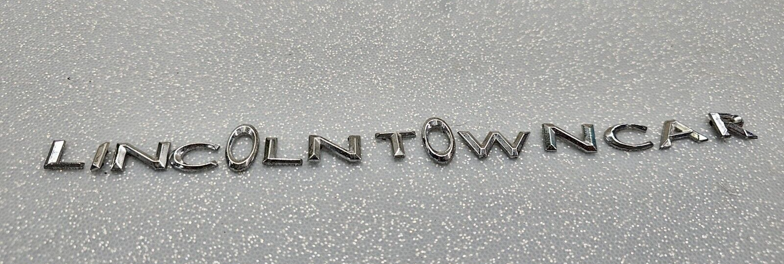 🔥03-11 LINCOLN TOWN CAR GATE LID EMBLEM BADGE SYMBOL LETTERS NAME PLATE SCRIPT