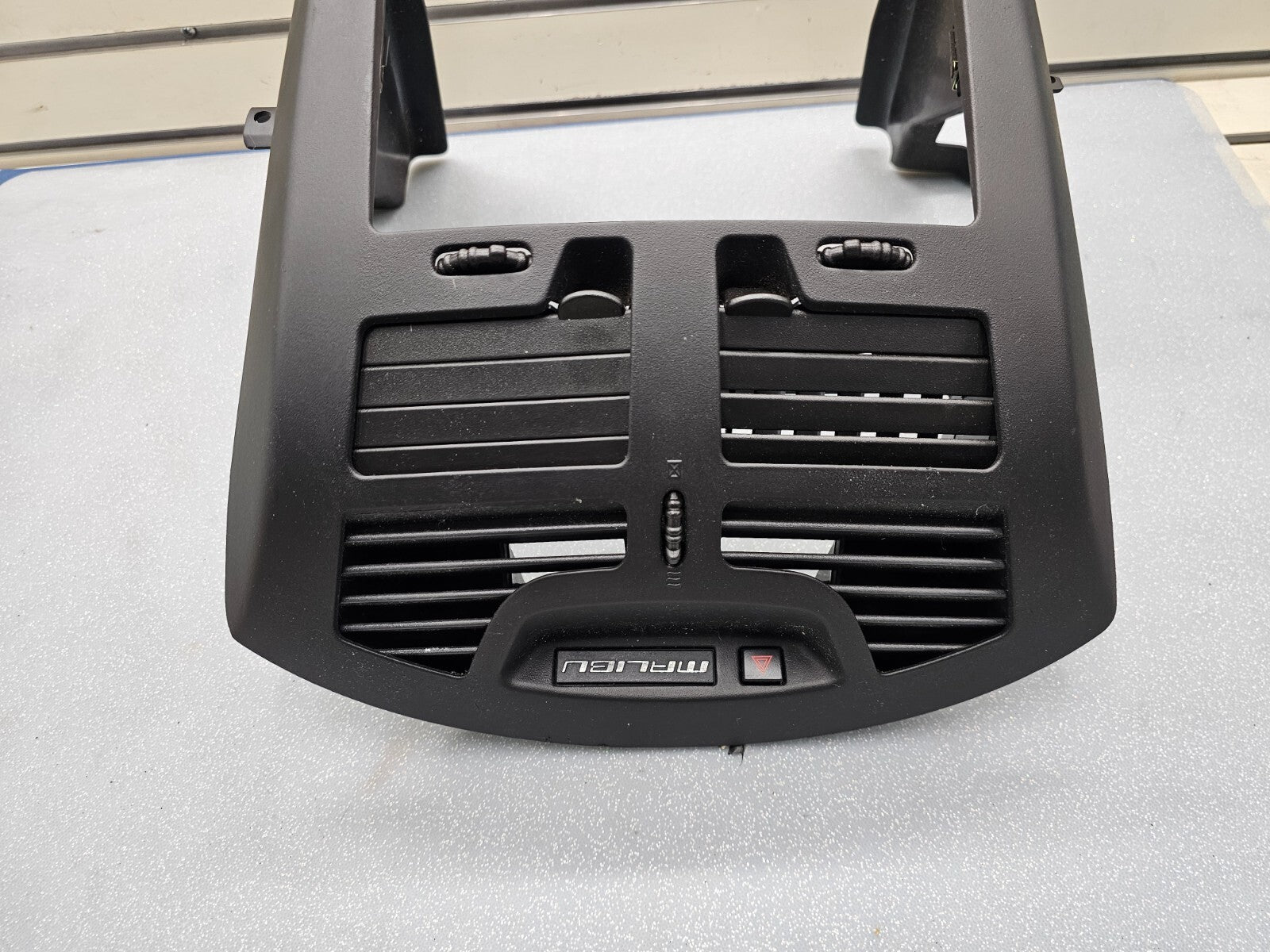 🔥04-07 Chevrolet MALIBU Dash Center RADIO BEZEL Climate Air Vents Trim BLACK B7