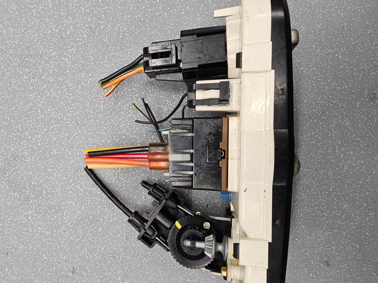 01-04 Tribute Dash AC Heater Climate Control Panel Temperature Conditioner Unit
