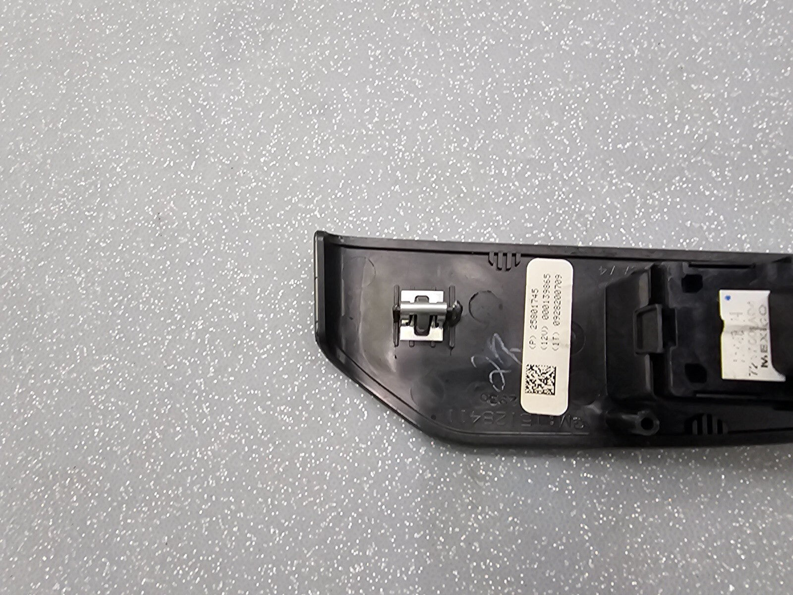 🔥07-13 Suburban Yukon Rear Left Driver Master Window Switch Assembly SILVER WS5