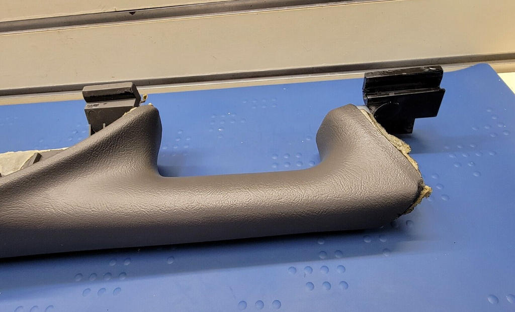 03-06 Silverado SIERRA TAHOE Door Panel ARMREST Front right Handle graphite H2