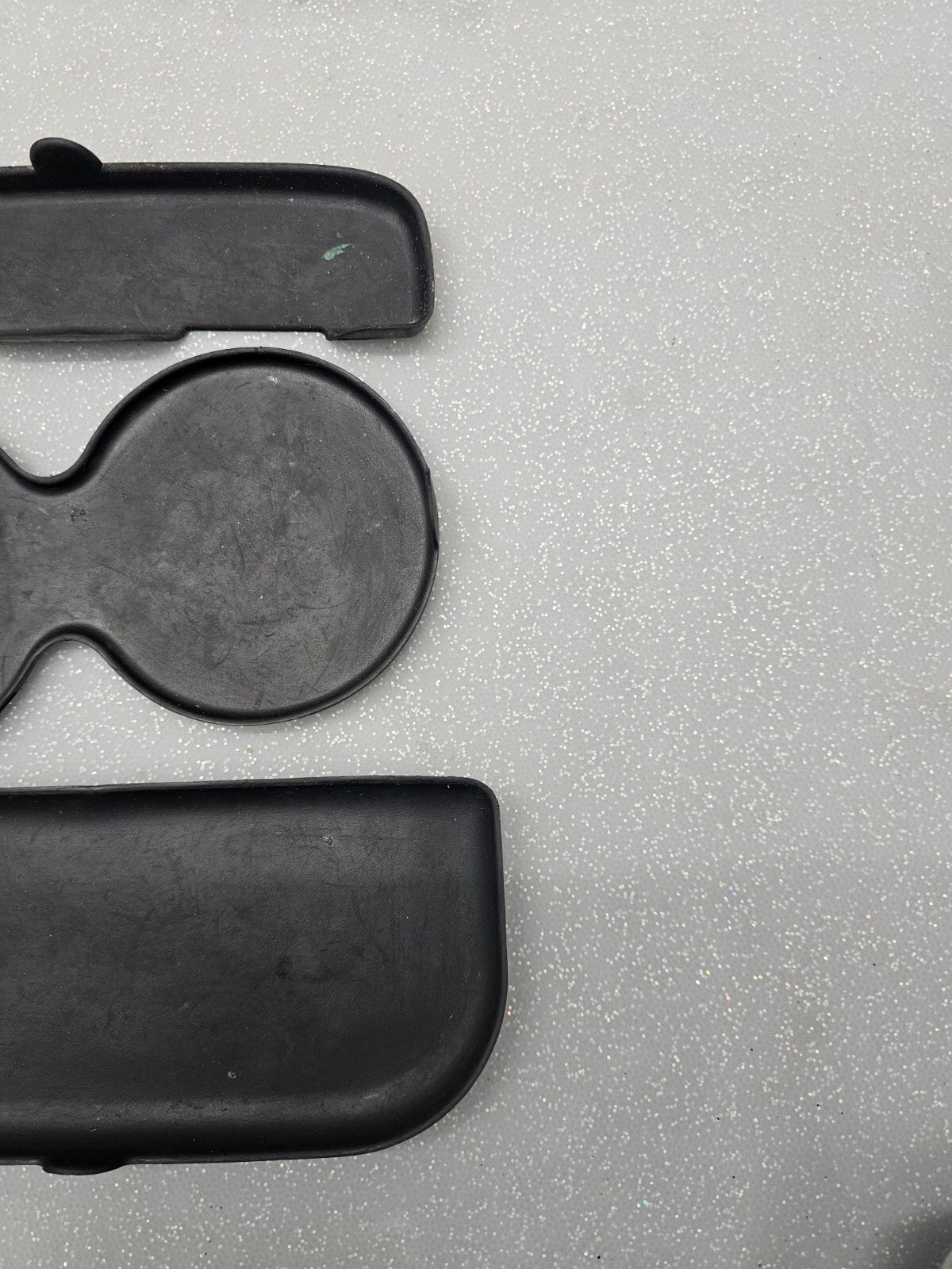03-06 TAHOE SILVERADO FRONT CENTER CONSOLE CUP HOLDER DRINK HOLDER INSERT LINER
