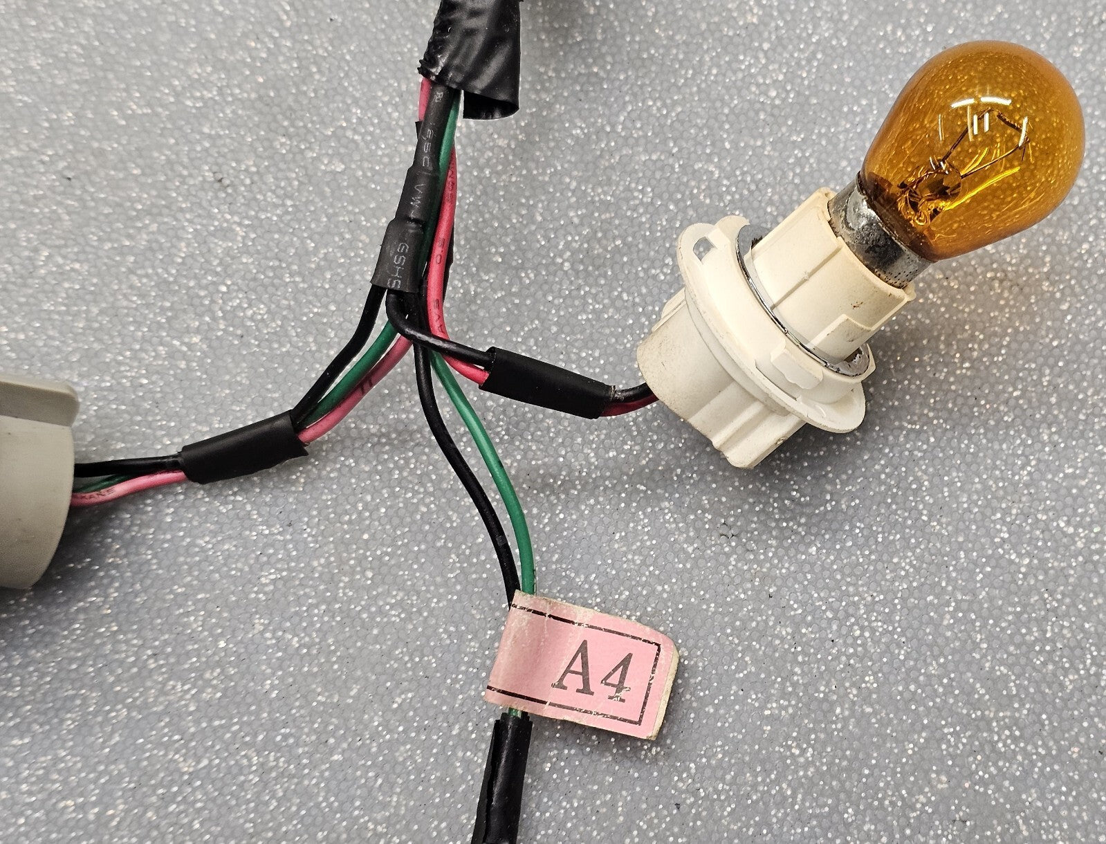 🔥2006 - 2008 HYUNDAI SONATA TAIL LIGHT BULB SOCKET HARNESS K1888
