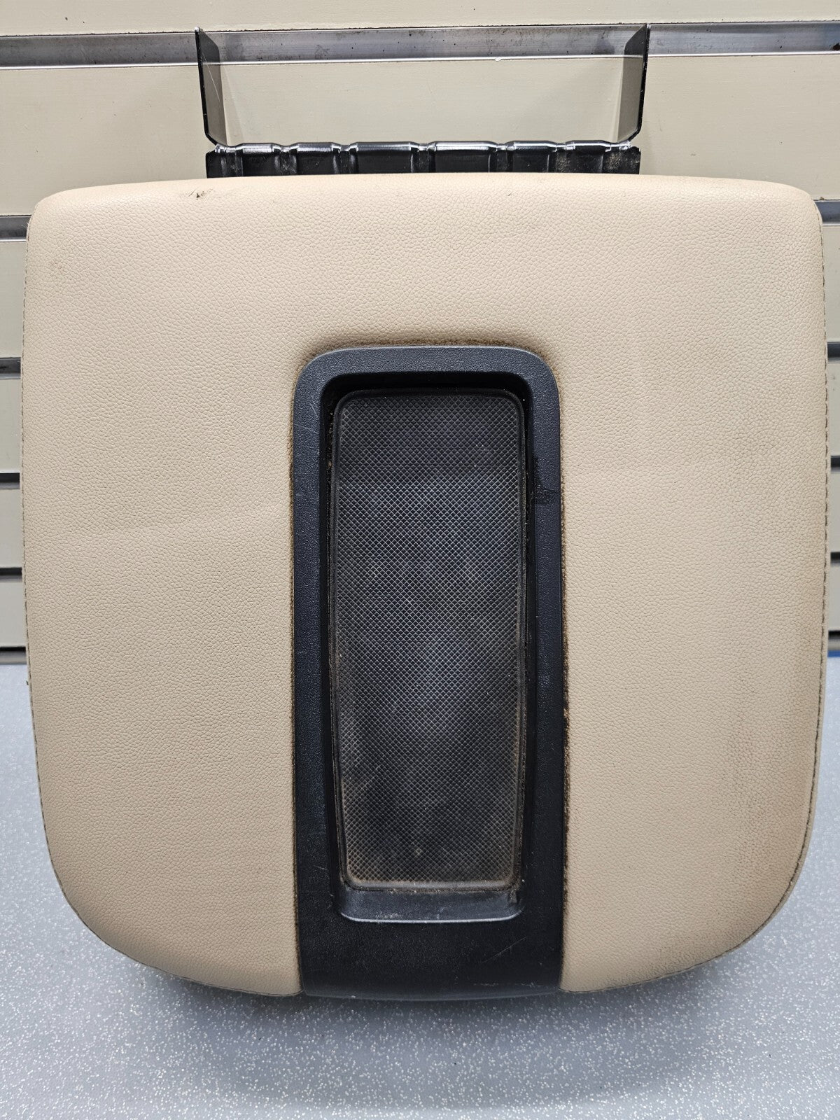 🔥07-14 Silverado Sierra Center Console Armrest Lid Leather Cover Assembly Tan