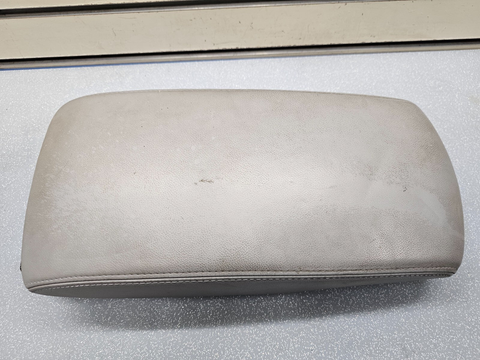 🔥07-11 TOYOTA CAMRY CENTER CONSOLE LID ARM REST COVER TOP PAD ASSEMBLY GRAY OEM