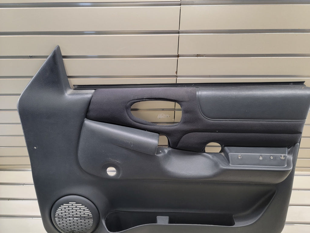 98-04 Chevy Blazer Jimmy S-10 GMC Sonoma Front Door Panel manual right BLACK