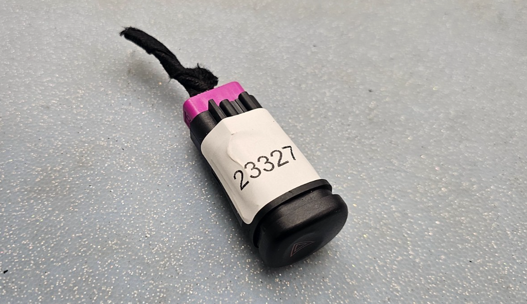 🔥01-07 Escape Hazard Light Emergency Flasher Switch Button Assembly Black