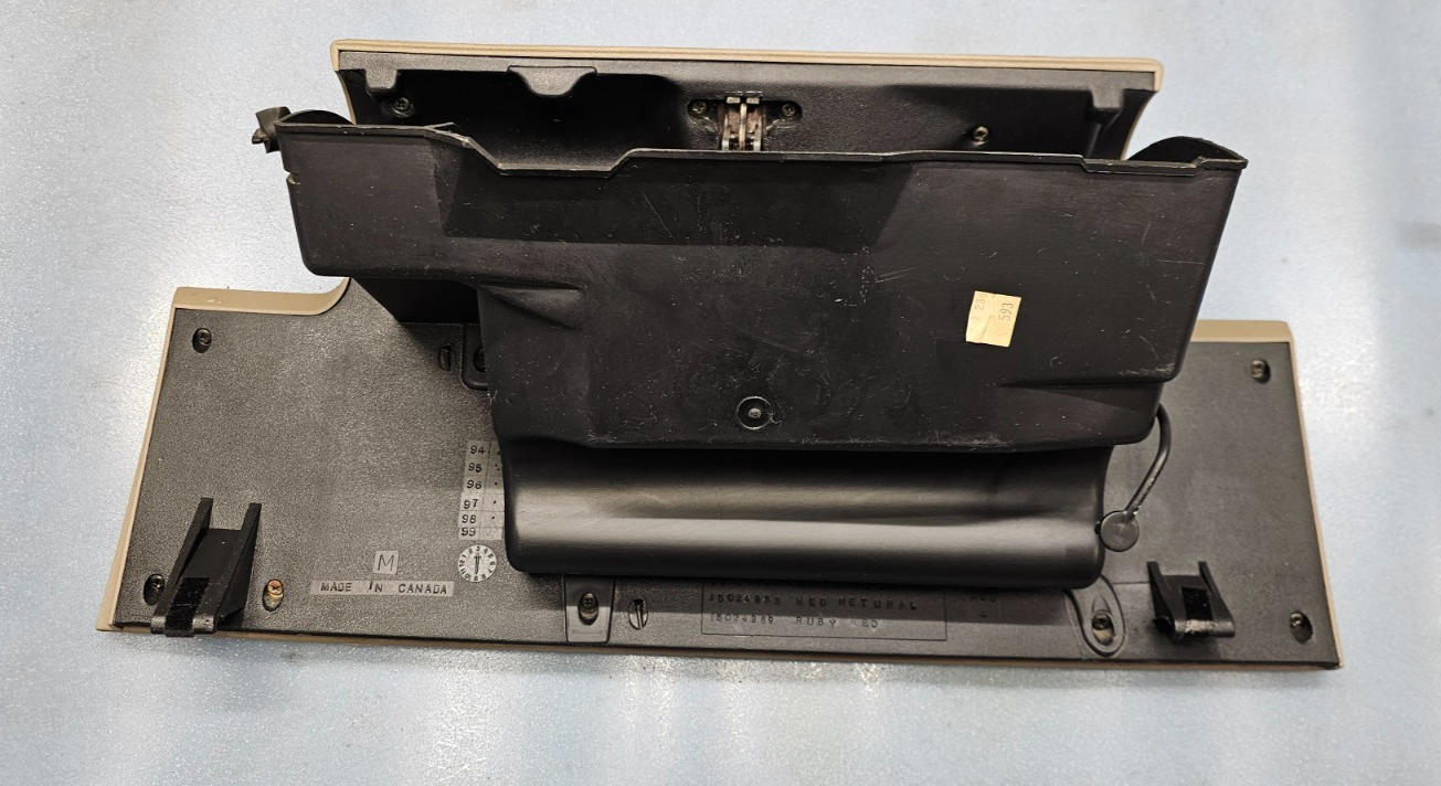 95-99 CHEVY GMC TRUCK SILVERADOC/K Glove Box Storage Compartment Assembly TAN G2