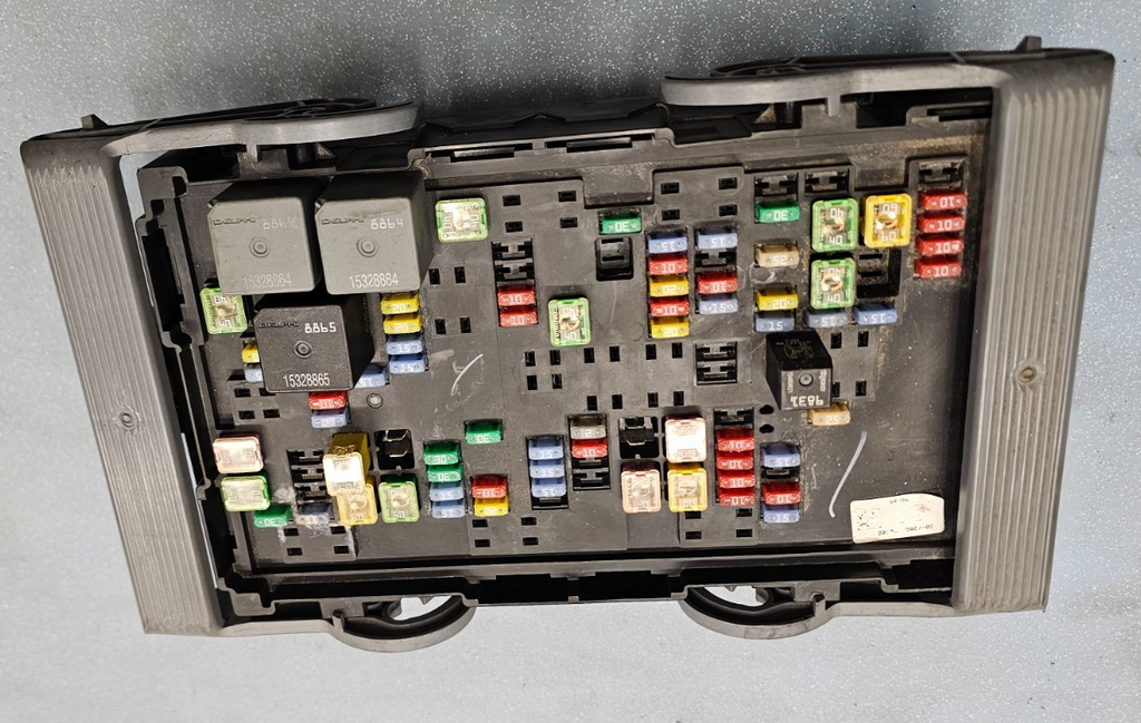 07-09 Suburban Yukon Engine Fuse Box Relay Body Control Module Integrated Power