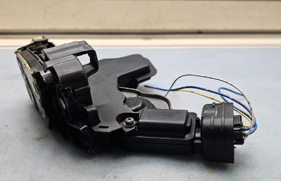 🔥97-01 Toyota Camry Front Right Side Power Door Lock Actuator Latch Assembly