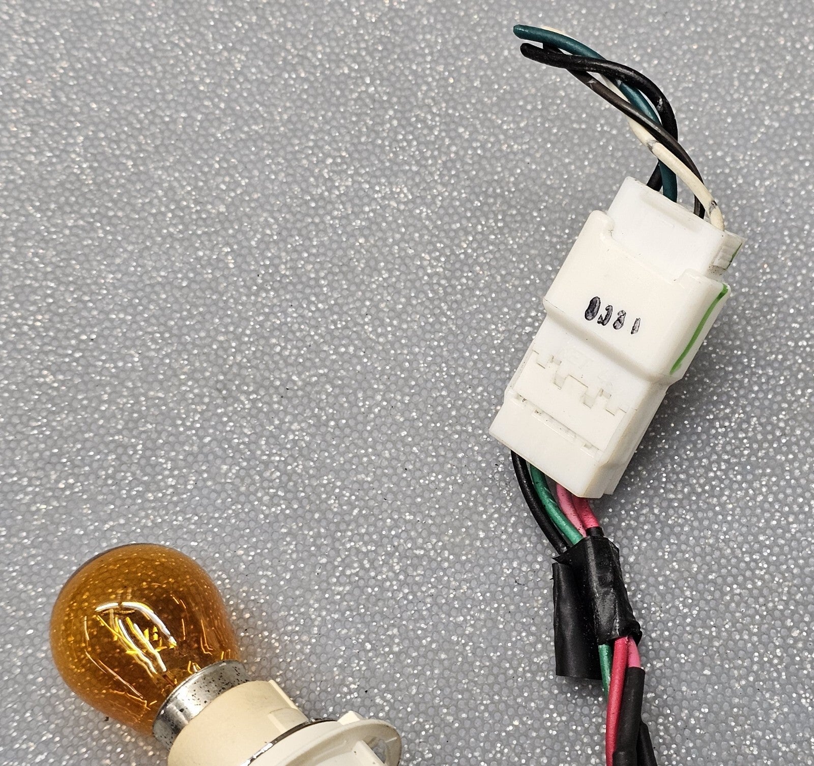 🔥2006 - 2008 HYUNDAI SONATA TAIL LIGHT BULB SOCKET HARNESS K1888