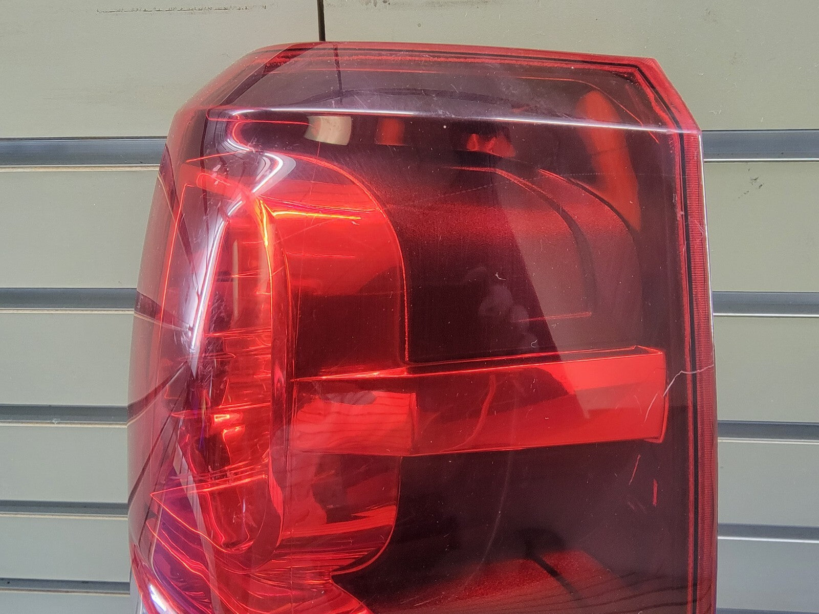 🔥2007-2014 Chevy Tahoe Suburban 1500 2500 TAIL LIGHT LAMP Assembly RED OEM