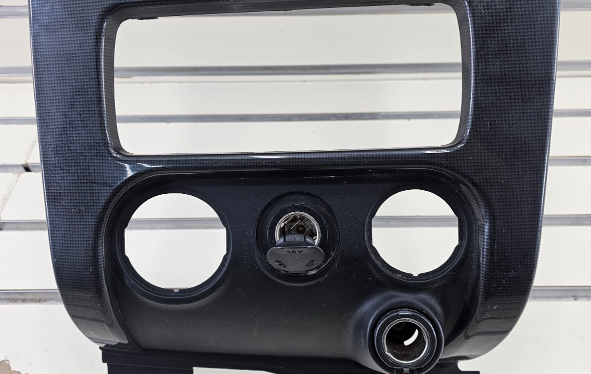 03-08 GMC ENVOY XL FRONT RADIO DASH VENT BEZEL CLIMATE CONTROL BLACK OEM