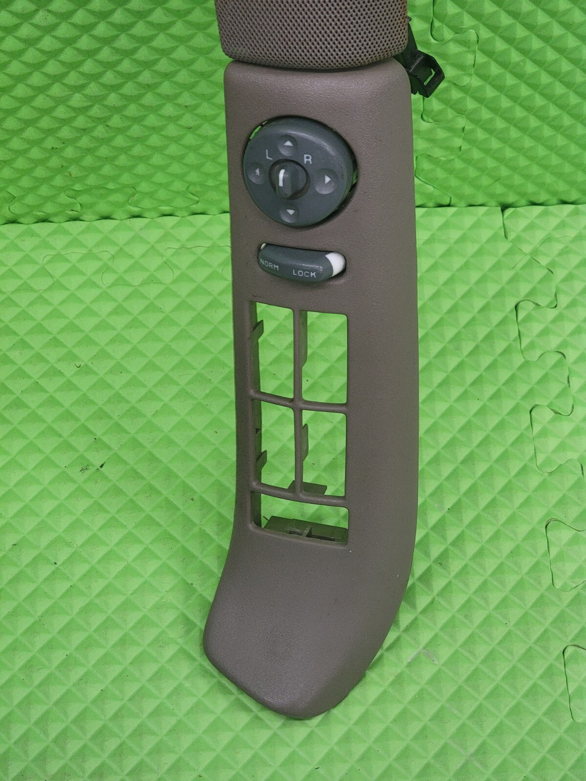 95-99 CHEVY TAHOE SUBURBAN GMC YUKON Driver Master Power Window Switch Tan WS2