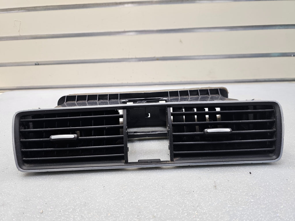🔥2012 - 2015 Volkswagen Passat Dash Center Air Vents OEM