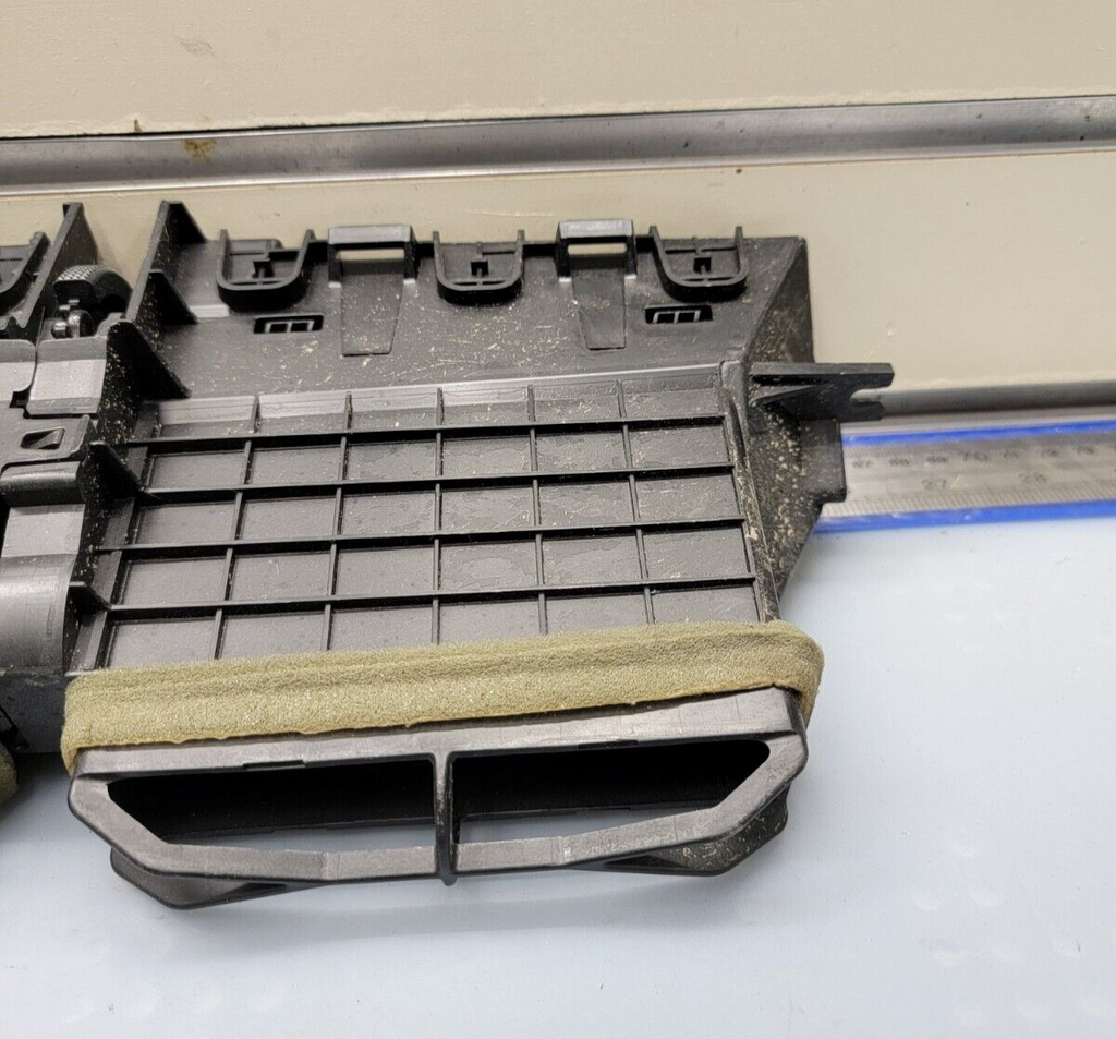 🔥2010-2012 Nissan Versa Dash Panel A/C Center Upper Air Vent Grilles OEM