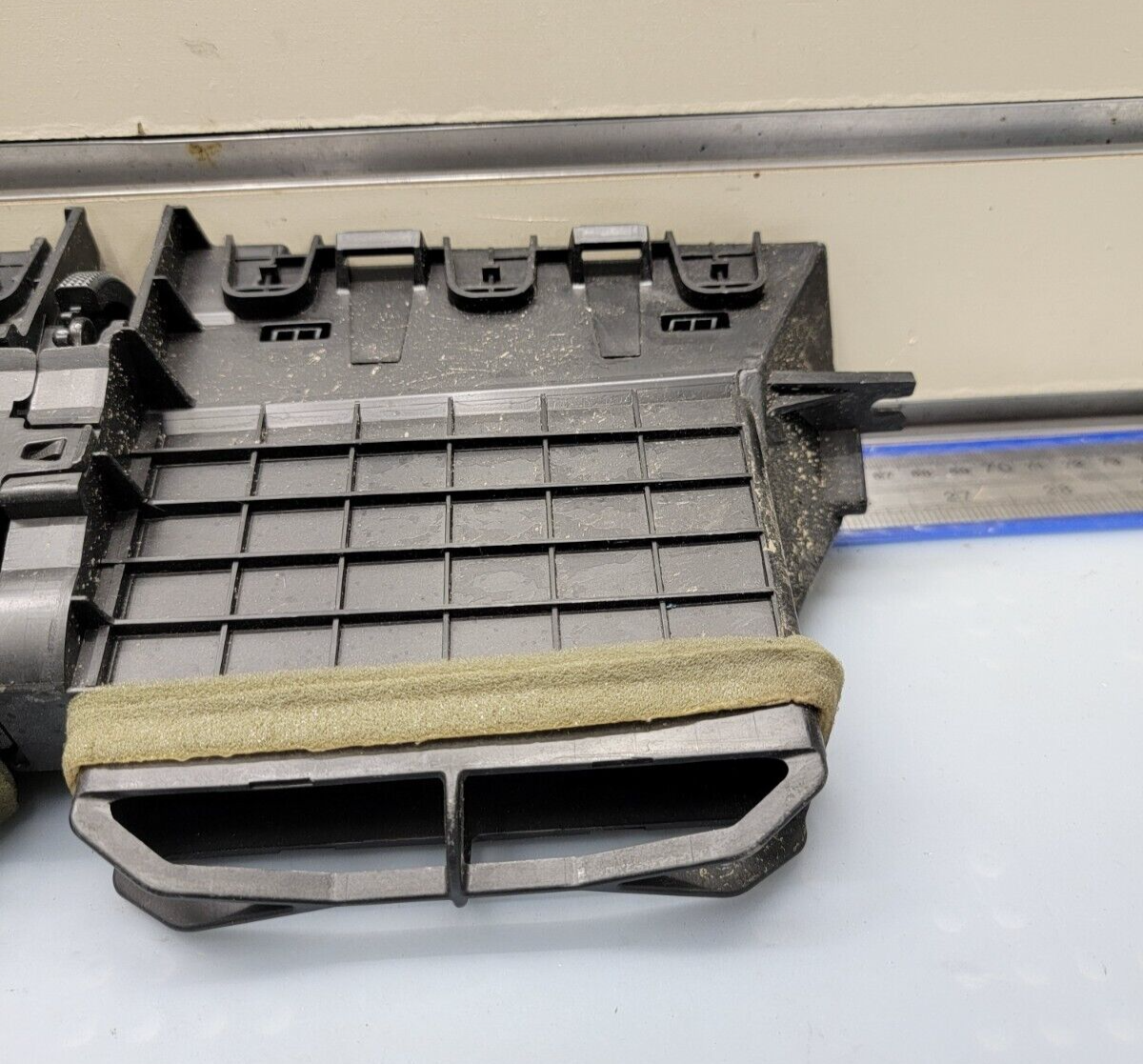 🔥2010-2012 Nissan Versa Dash Panel A/C Center Upper Air Vent Grilles OEM