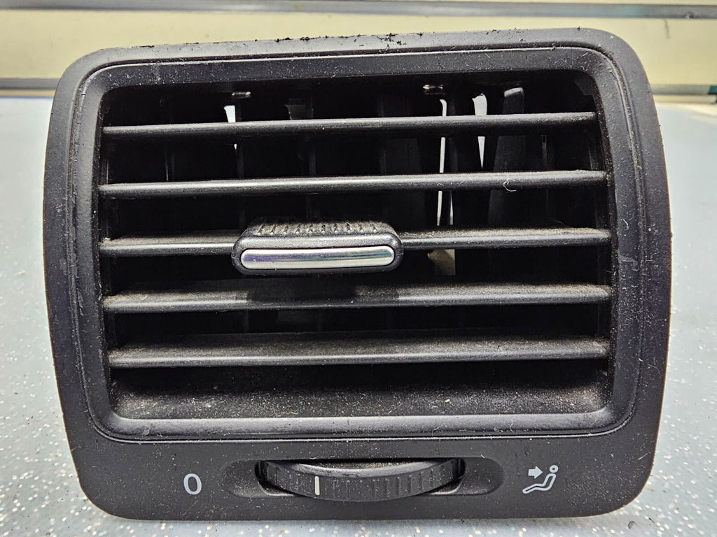 🔥05-10 VOLKSWAGEN JETTA FRONT CENTER DASH LEFT DRIVERS AIR VENT HEATER BLACK