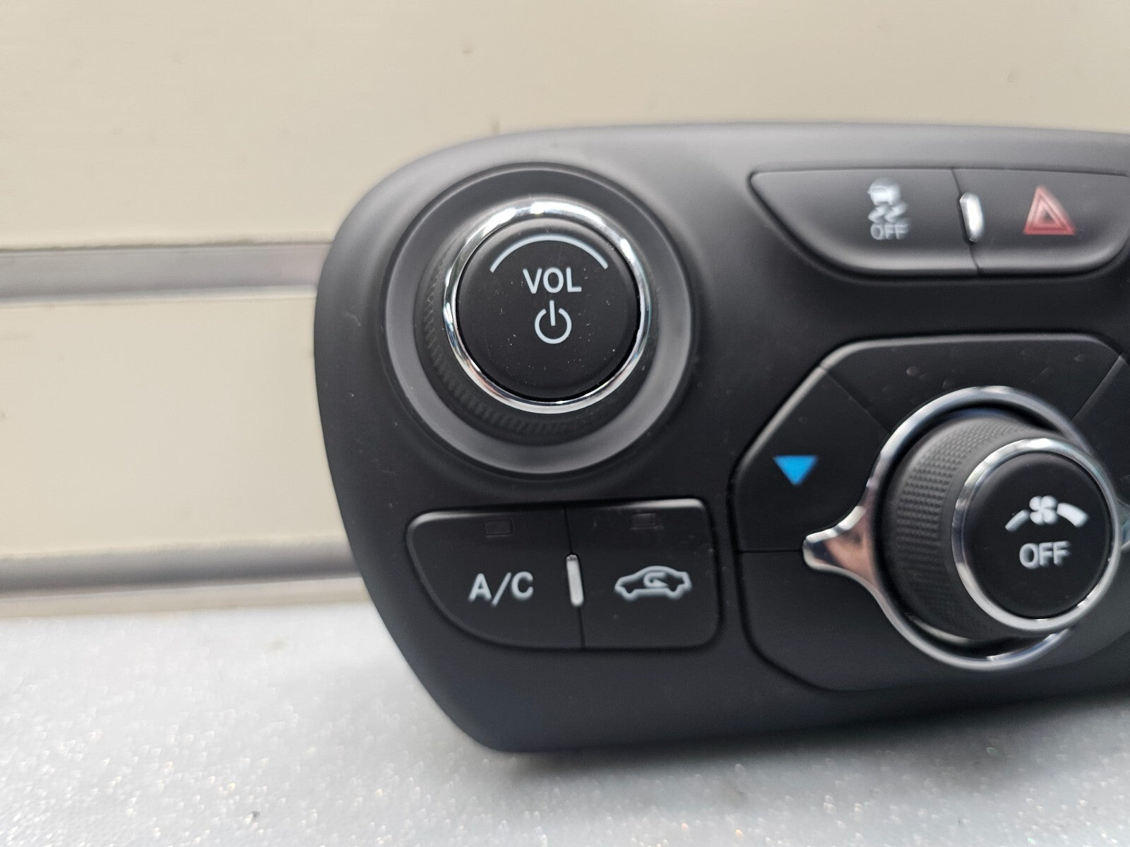 13-16 Dodge Dart Dash Front AC Temperature Climate Control Unit Air Conditioner