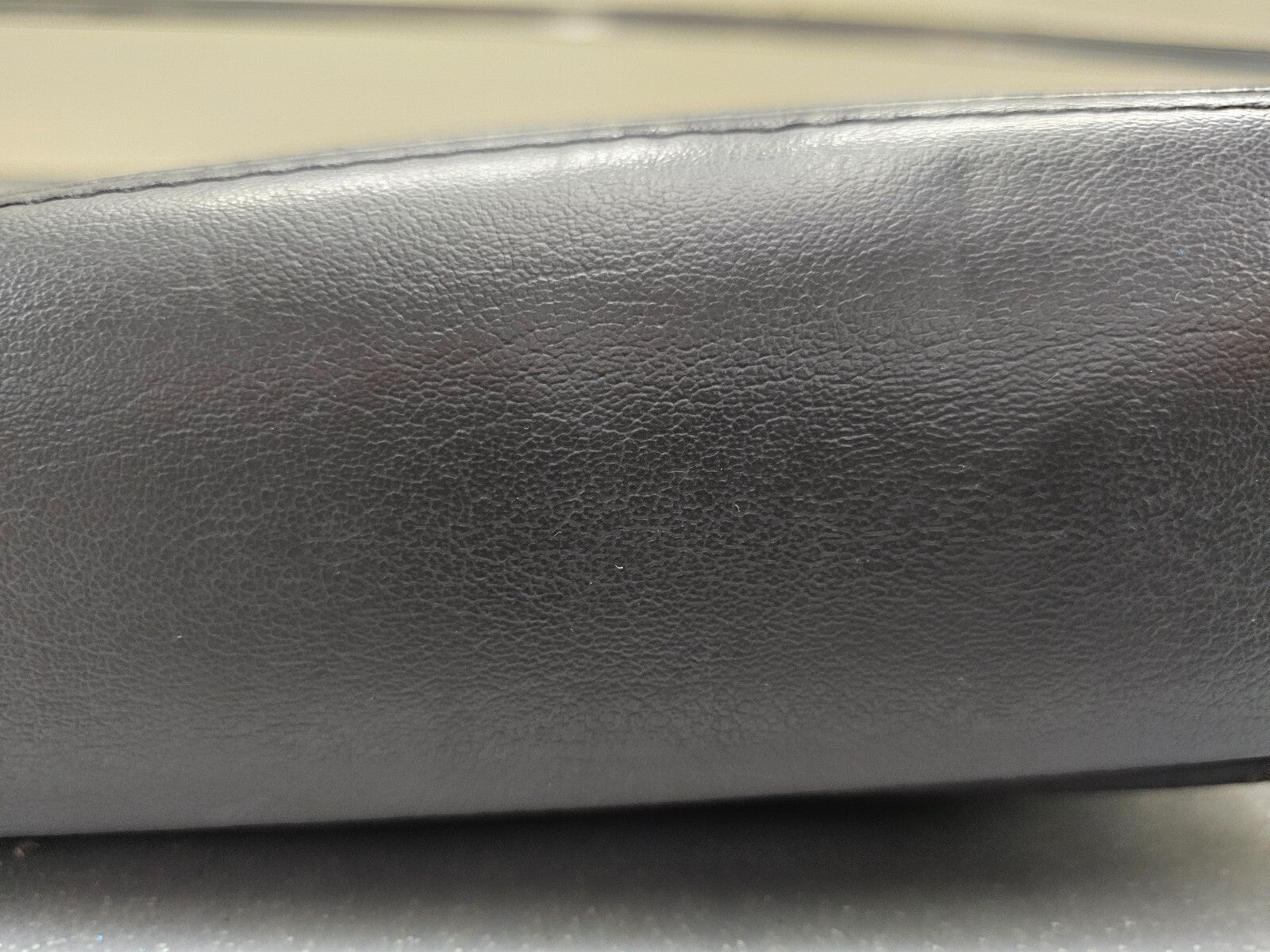 07-17 TRAVERSE ACADIA Outlook Enclave Leather Armrest Center Console Lid Black