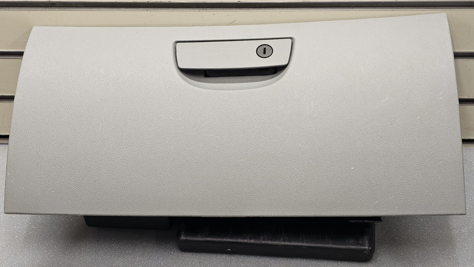 🔥05-10 CHARGER Chrysler 300 DASH Glove Box Storage Compartment Assembly Gray
