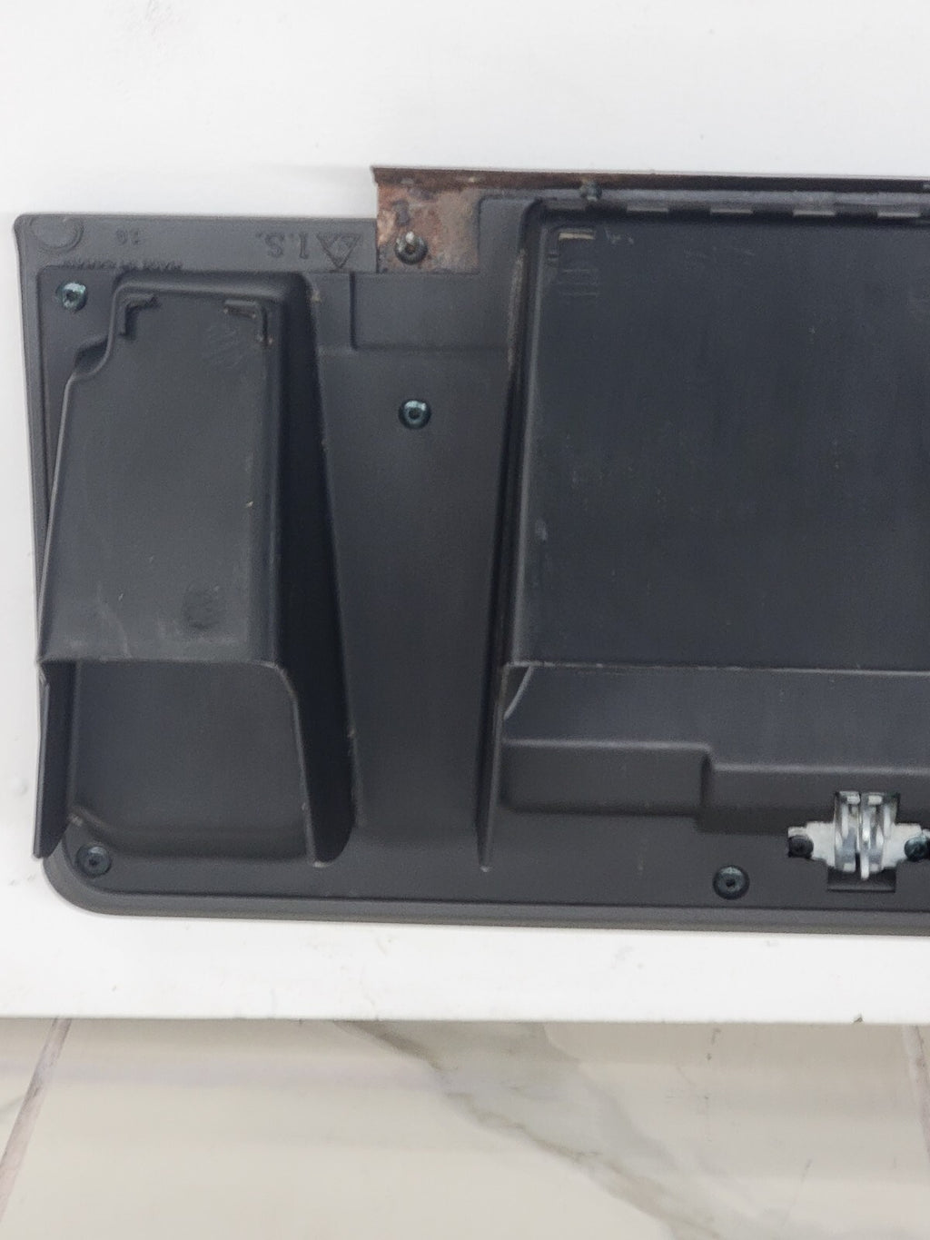 02-06 CADILLAC ESCALADE GLOVE BOX GLOVEBOX DASH STORAGE COMPARTMENT OE GRAY G9