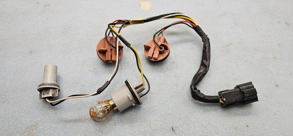 🔥2006-2012 KIA SEDONA TAIL LIGHT BREAK LIGHT ASSEMBLY BULB SOCKET HARNESS