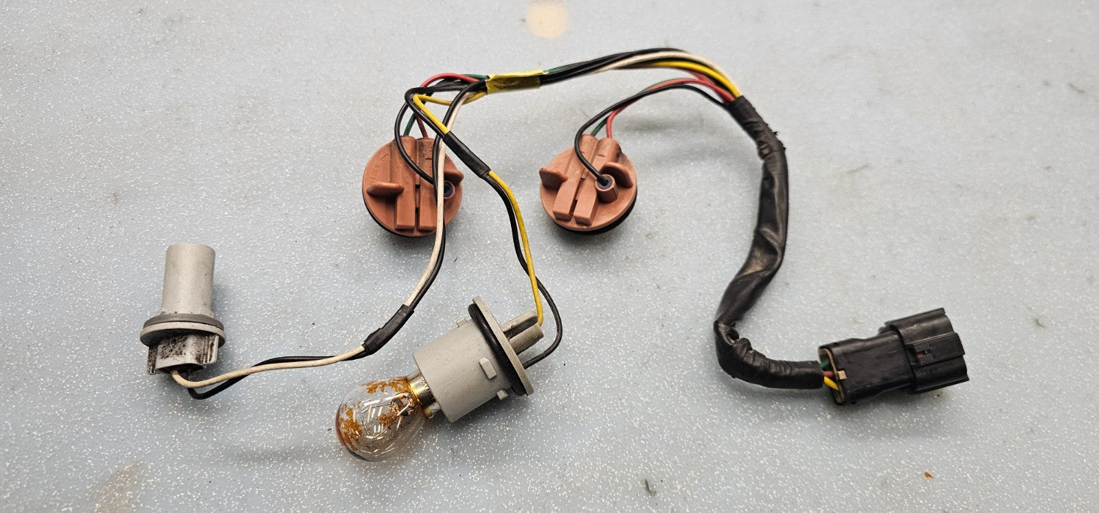 🔥2006-2012 KIA SEDONA TAIL LIGHT BREAK LIGHT ASSEMBLY BULB SOCKET HARNESS