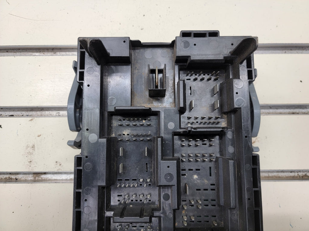 🔥 2007-2009 Tahoe Suburban Yukon Fuse Box Module A215 gray grey