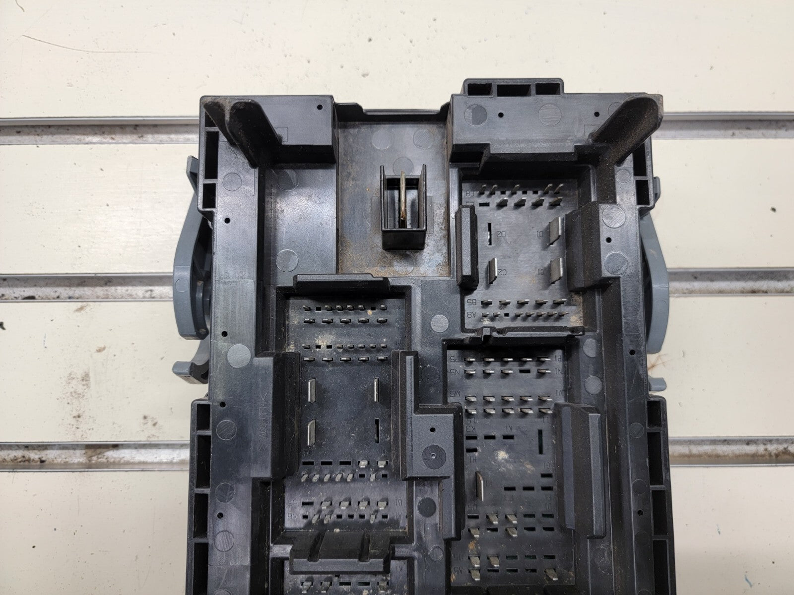🔥 2007-2009 Tahoe Suburban Yukon Fuse Box Module A215 gray grey