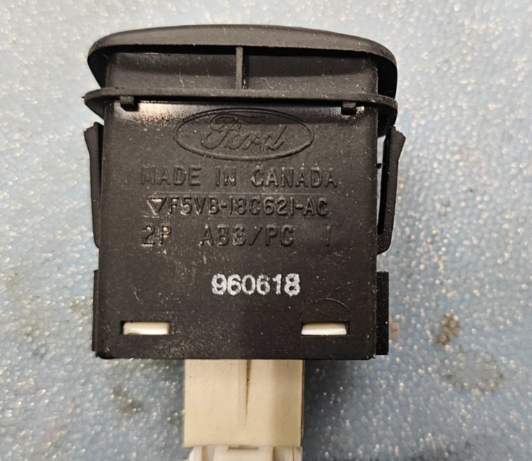 🔥 95-97 TOWN CAR CROWN VICTORIA GRAND MARQUIS REAR DEFROST DEFROSTER SWITCH