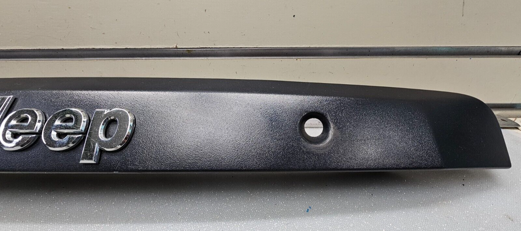 07-17 Jeep Patriot Compass Lift Gate Trim Molding Handle Bezel License Assembly