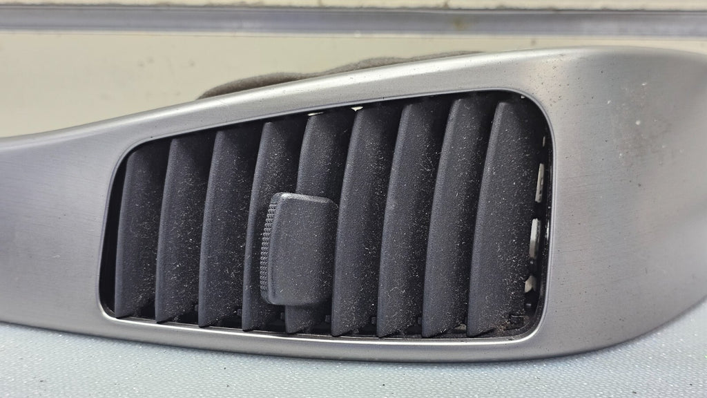 03-06 SORENTO CENTER DASH LEFT DRIVER AC AIR VENT CONDITIONING COVER TRIM SILVER