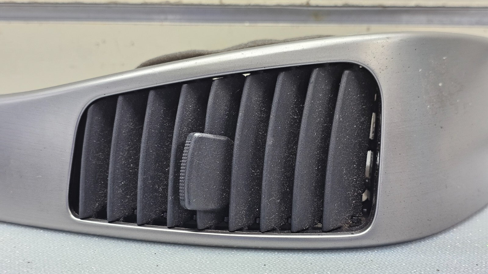 03-06 SORENTO CENTER DASH LEFT DRIVER AC AIR VENT CONDITIONING COVER TRIM SILVER
