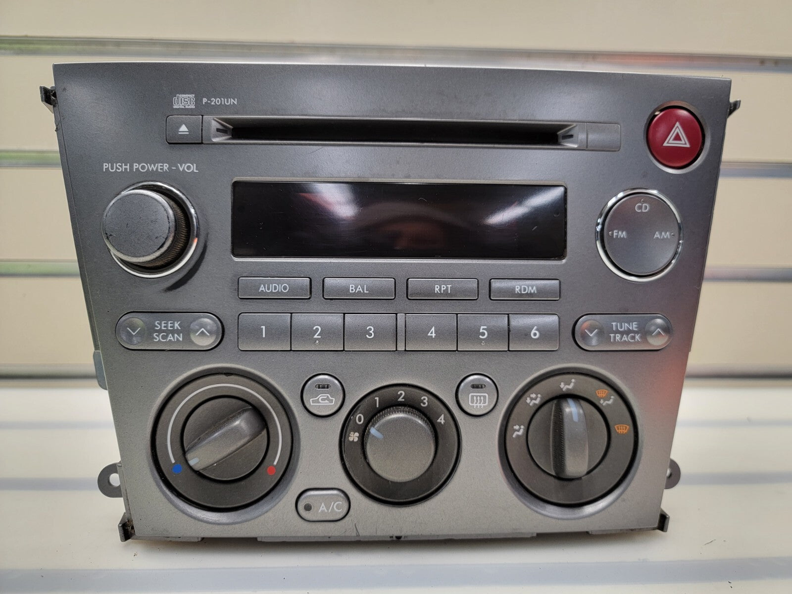 🔥2005-2006 Subaru Legacy AM FM Radio Single Disc CD Player 86201AG62A