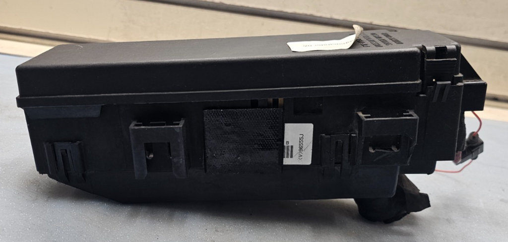 🔥2006 Commander Grand Cherokee 3.7L Engine HOOD FUSE Relay BOX Release Cover