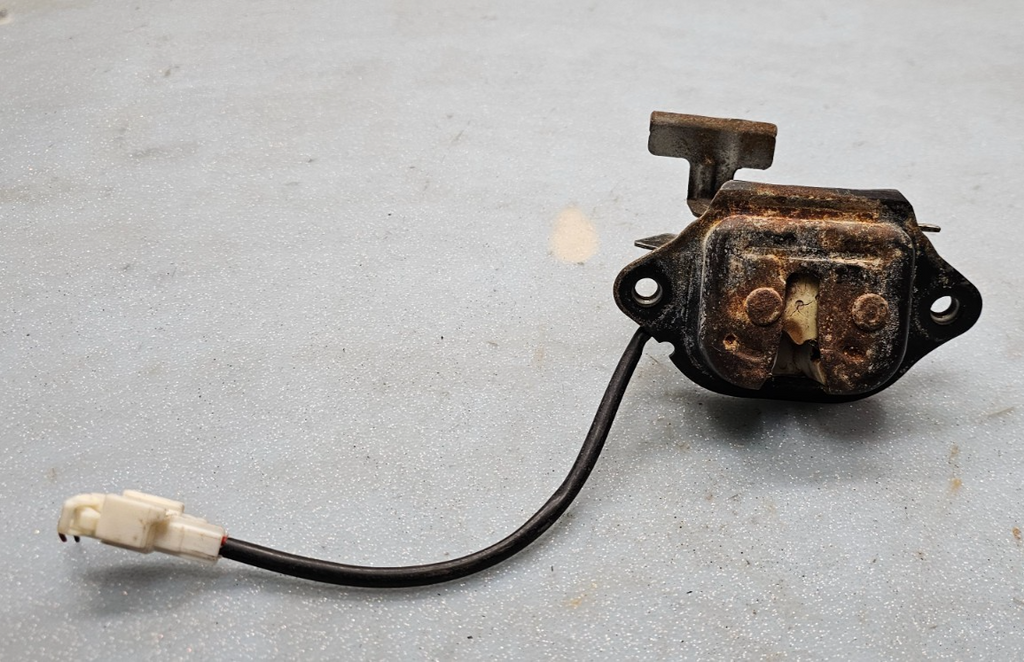 🔥97-04 Nissan Pathfinder QX4 SUV Rear Trunk Latch Tail Gate Door Lock Assembly