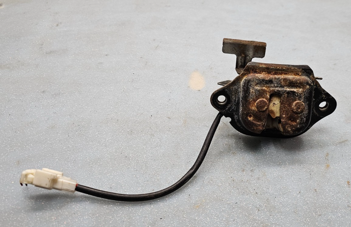 🔥97-04 Nissan Pathfinder QX4 SUV Rear Trunk Latch Tail Gate Door Lock Assembly