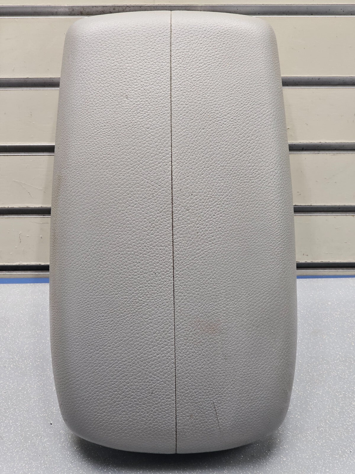 🔥10-13 Kia Sorento Console Lid Cover Leather Top Pad Armrest Assembly Gray OEM