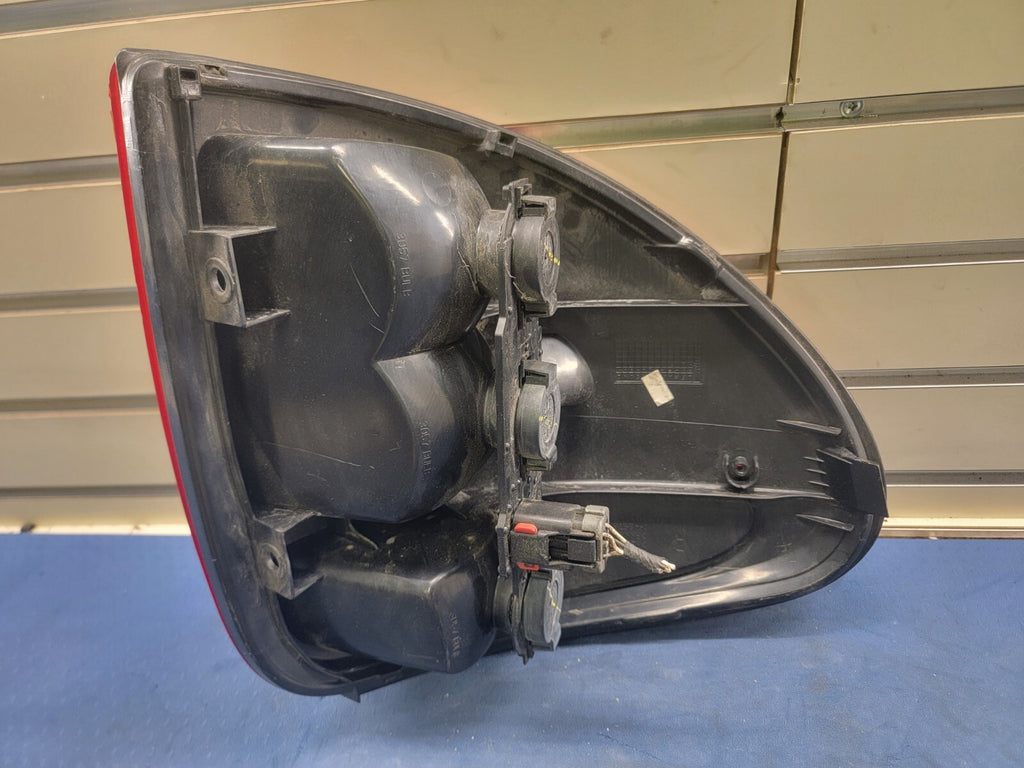 🔥04-07 chrysler Town Country Dodge Grand Caravan Passenger Tail light Assembly