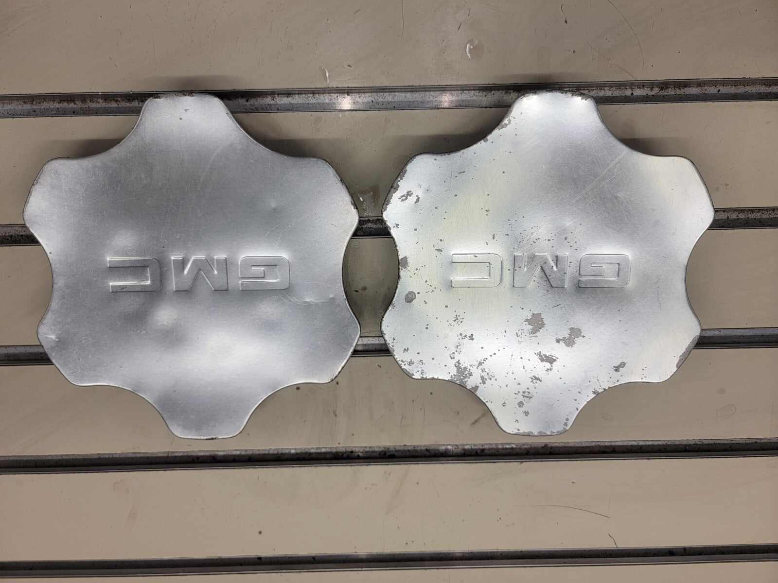 🔥01- 06 GMC Sierra Yukon Denali 1500 wheel Center Hub Cap OEM