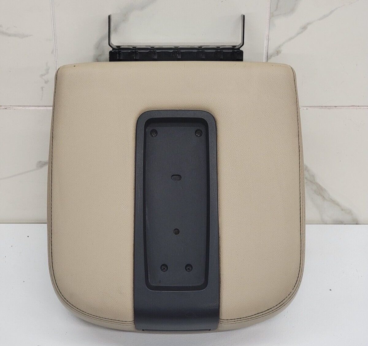 07-14 Silverado Sierra Center Console Armrest Lid Leather Cover Assembly Tan L19