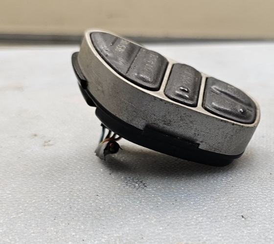 🔥03-07 Lincoln Town Car Steering Wheel Control Cruise Control Switch Trim Black