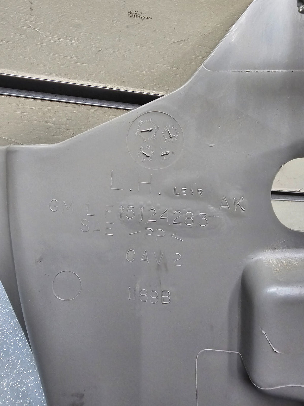 🔥99-06 SILVERADO SIERRA LEFT DRIVERSIDE KICK LOWER TRIM PANEL HOOD PROP LT GREY