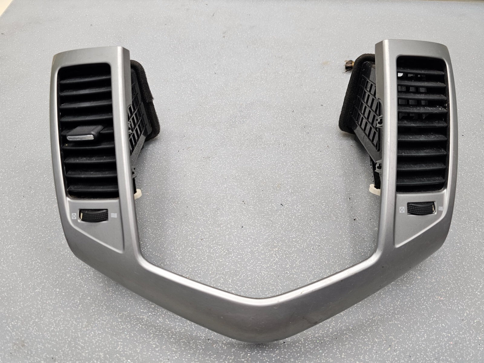 🔥11-15 Chevy Cruze Center Dash Center Radio Surround Bezel Trim Panel Silver