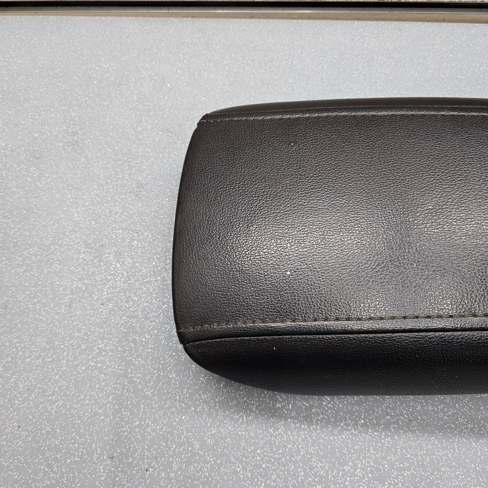 🔥13-16 Ford Fusion Front Center Console Lid Armrest Leather Cover Top Pad Black